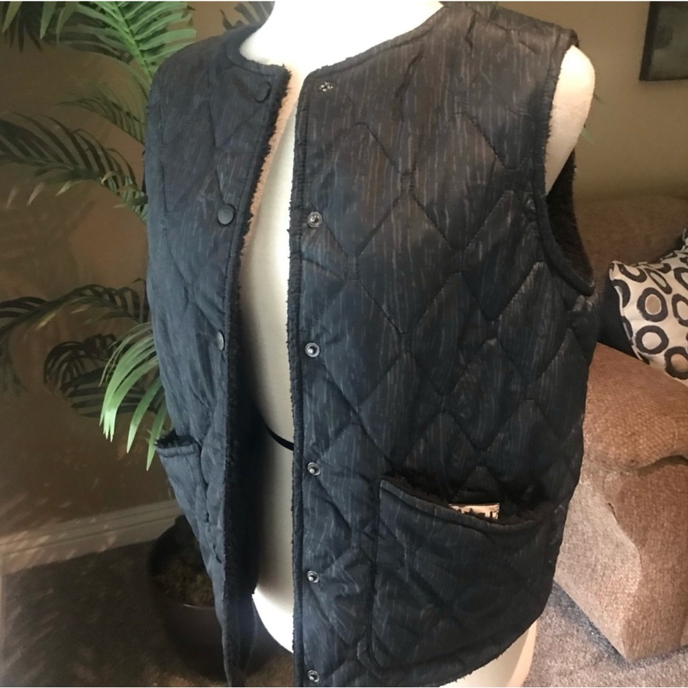 🇺🇸 Kavu Women's Black Quilted Vest